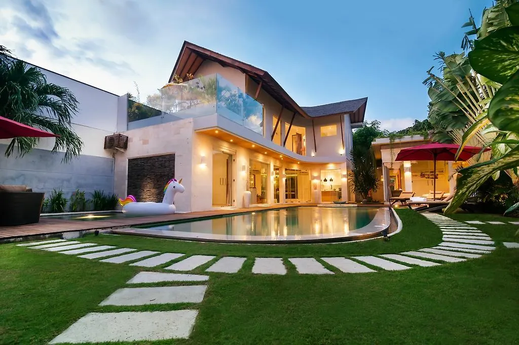 Tropical Villa Central Seminyak
